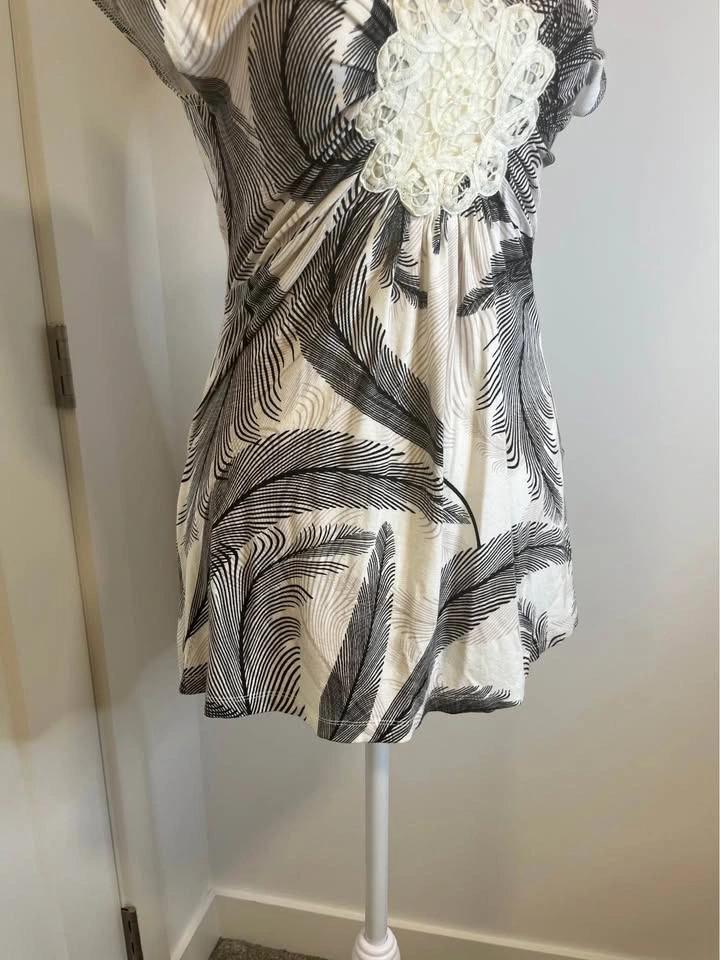 LE CHATEAU Cream & Black V-Neck Top - photo 4