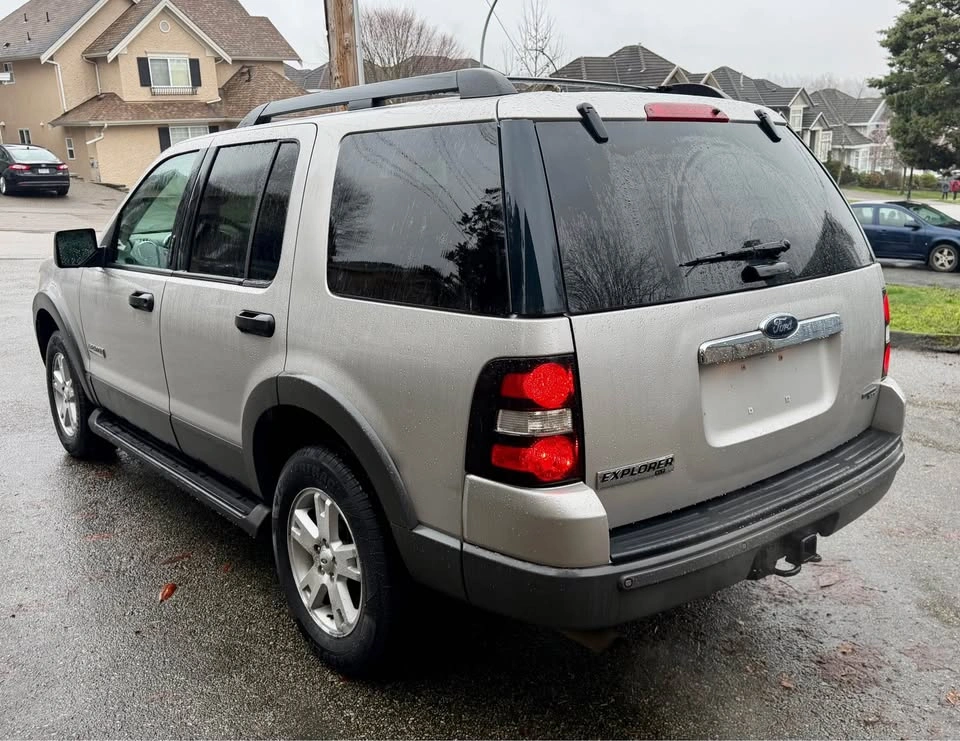 2006 Ford Explorer XLT 4x4 - Bluetooth, Leather, 7 Seats - photo 3