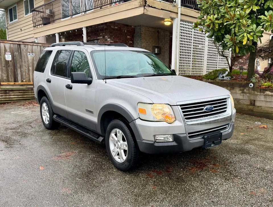 2006 Ford Explorer XLT 4x4 - Bluetooth, Leather, 7 Seats - photo 4
