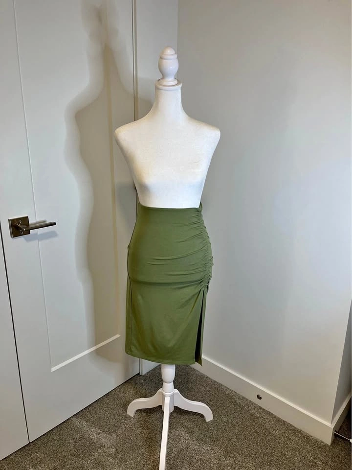 Aritzia WILFRED FREE Ruched Olive Green Skirt