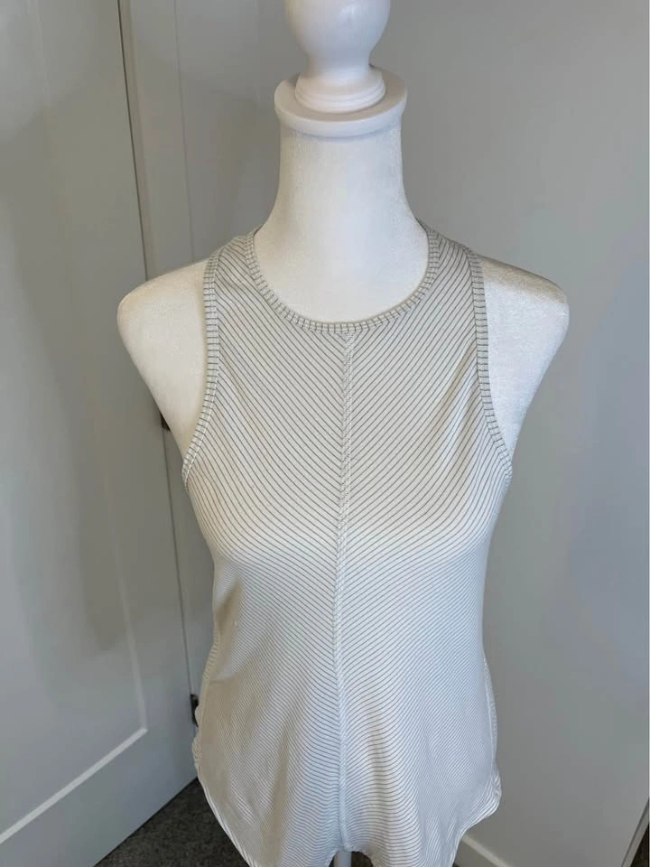 LULULEMON Racerback Tank Top - Size 6 - photo 2