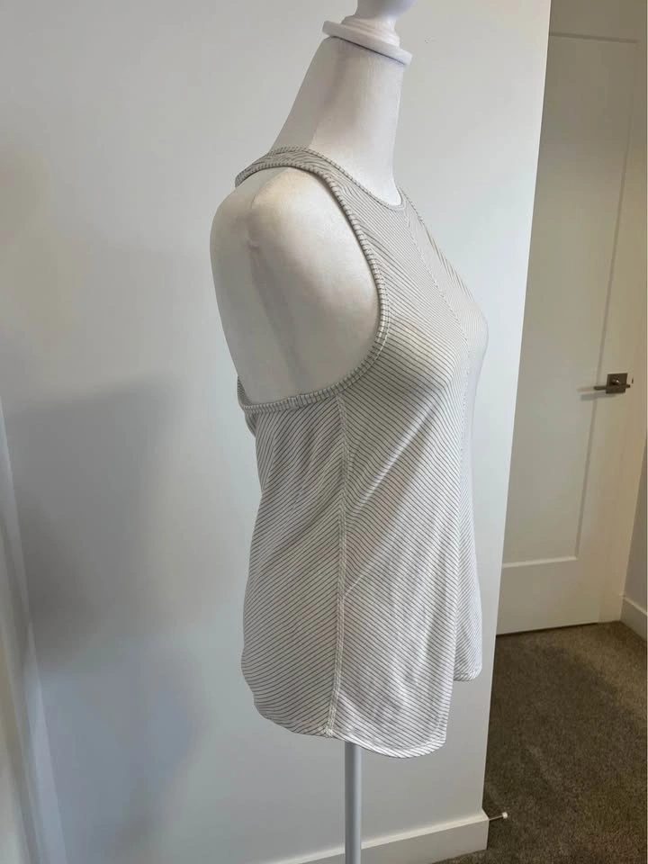 LULULEMON Racerback Tank Top - Size 6 - photo 4