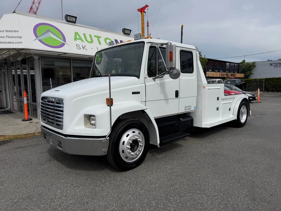 1998 Freightliner FL60 Toy Hauler/Transporter - photo 2