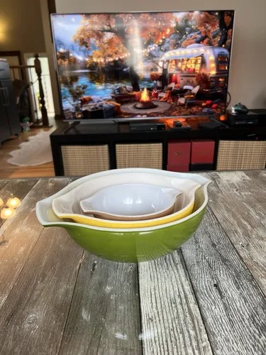Vintage PYREX Cinderella Mixing Bowl Set in Primary Colours - photo 3