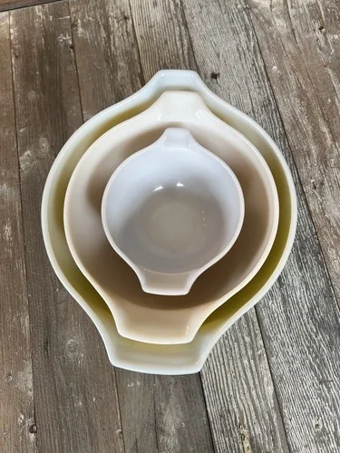 Vintage PYREX Cinderella Mixing Bowl Set in Primary Colours - photo 4