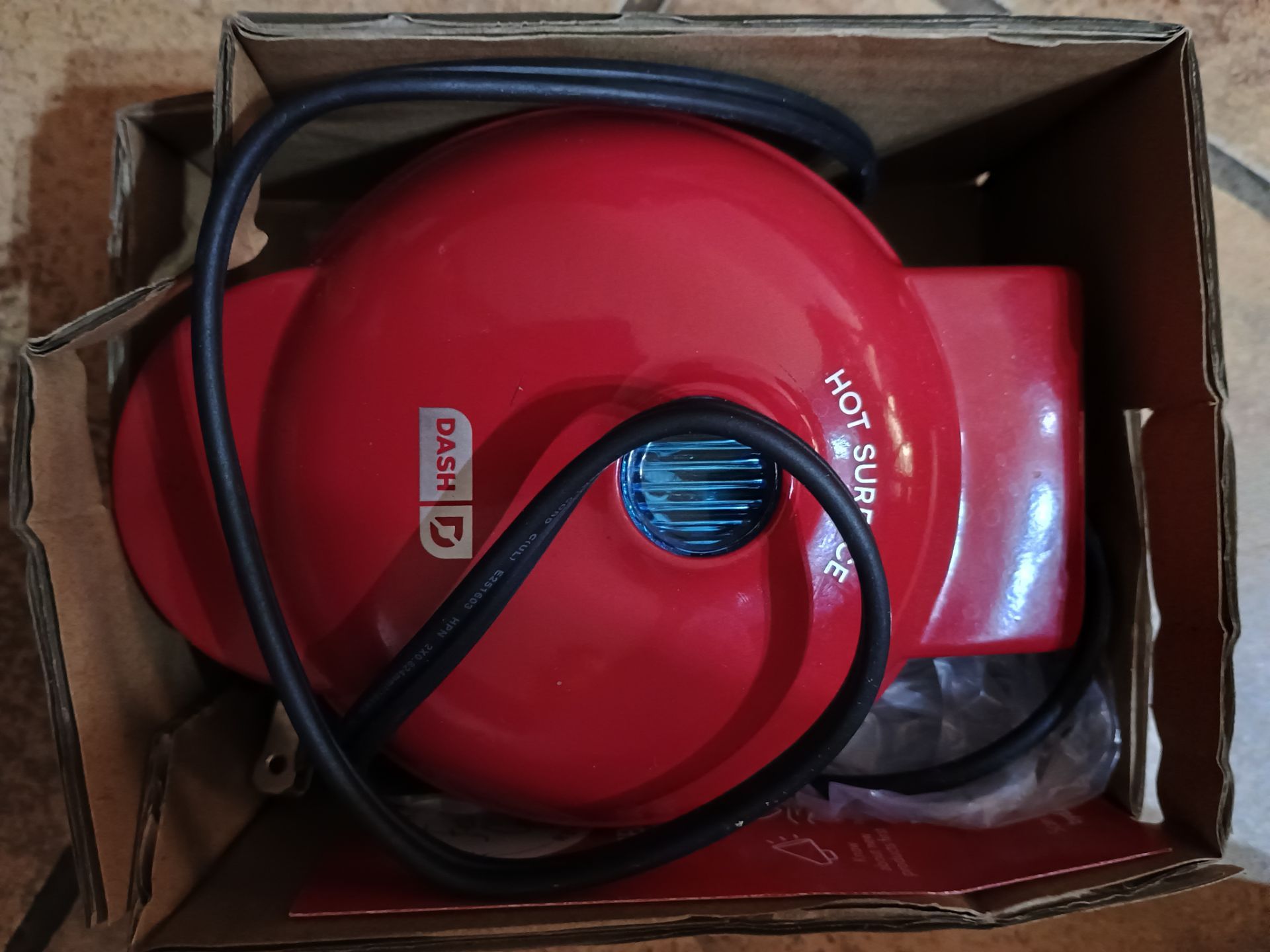 Dash Mini 4" Heart Shape Waffle Maker - photo 2