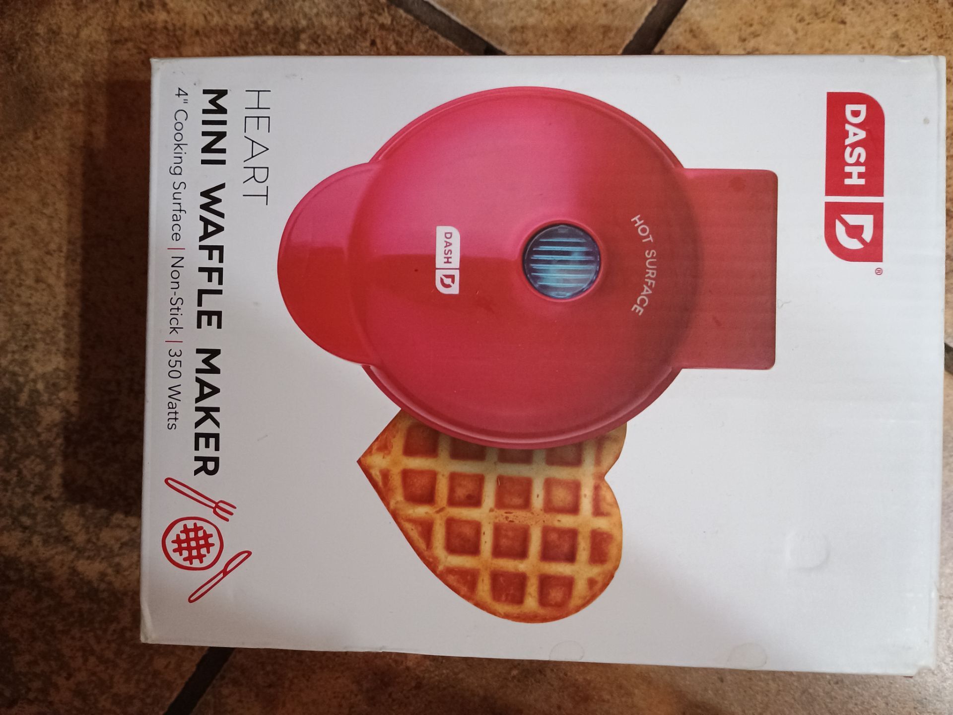Dash Mini 4" Heart Shape Waffle Maker - photo 3