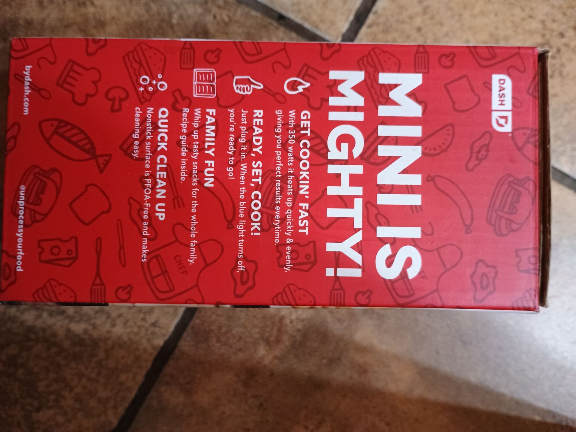Dash Mini 4" Heart Shape Waffle Maker - photo 4