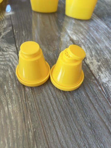 Vintage Yellow Picnic Ball Set 38pc Space Age Retro MCM - photo 4