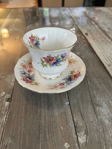 Paragon English Bone China Flower Festival "J" Teacup & Saucer - photo 2