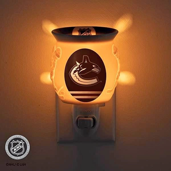 NEW IN BOX! SCENSTY CANUCKS NHL MINI WAX WARMER.