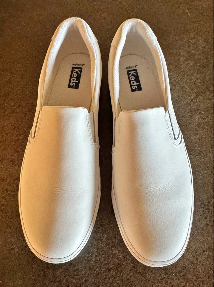 Woman’s size 11 KEDS PURSUIT LEATHER SLIP ON SNEAKERS