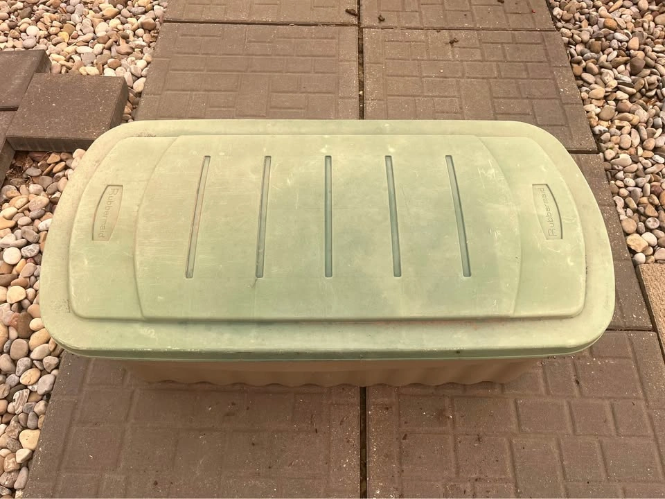 Rubbermaid Roughneck 50 Gallon Storage Tote - photo 2