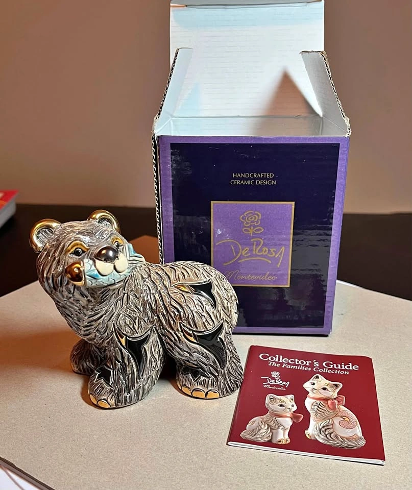 De Rosa Rinconada Adult Grizzly Bear with Fish – F148