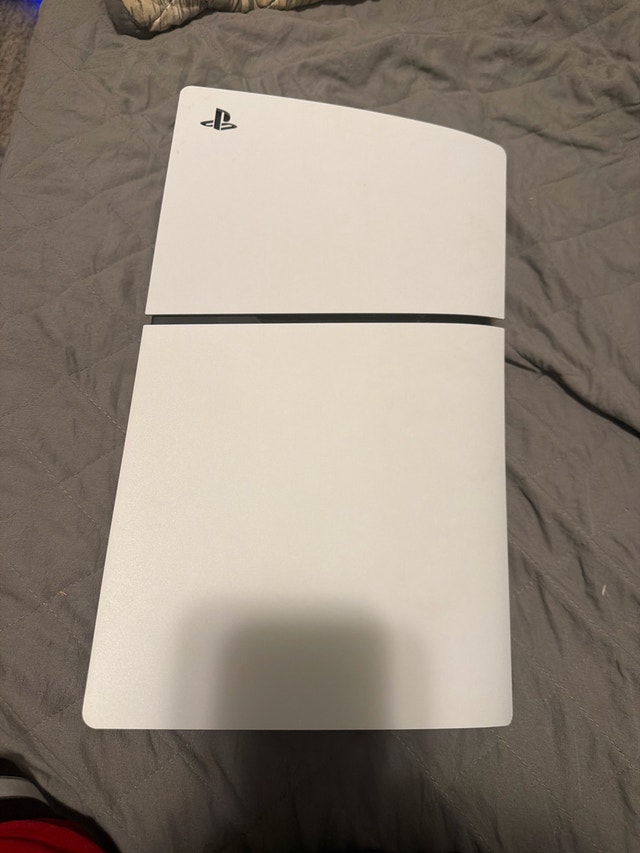 PS5 Digital Edition – Excellent Condition