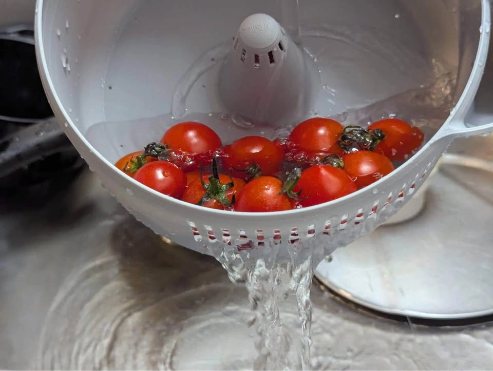Rotating Vegetable Washer and Colander - photo 3