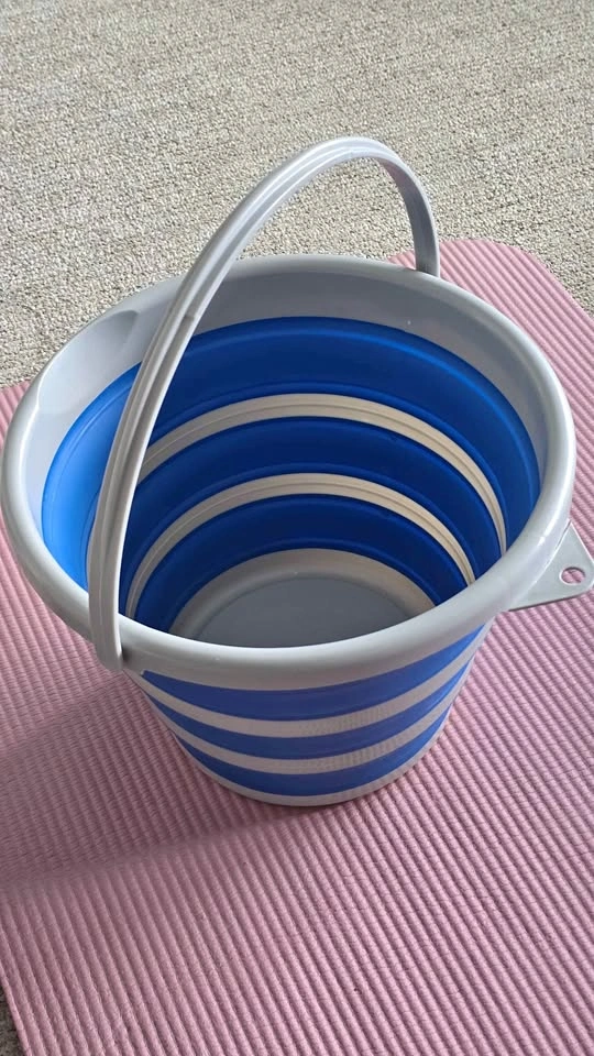 Collapsible Silicone Bucket