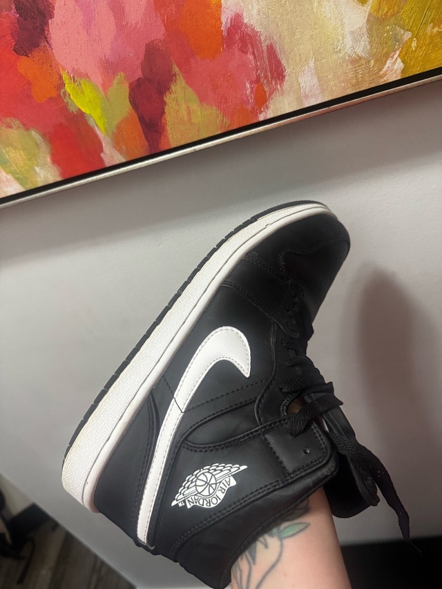 Nike Air Jordan 1 Mid - photo 2