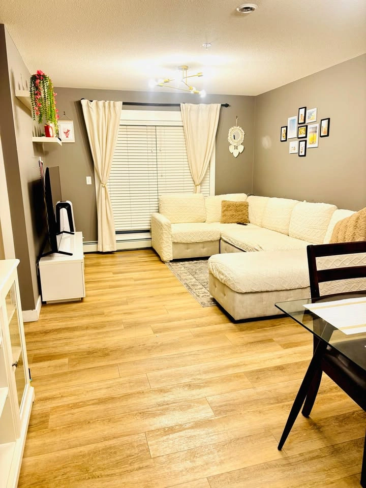 2 Beds 2 Baths - Apartment - photo 2