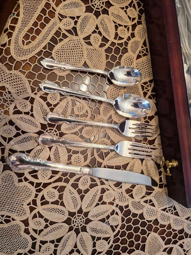 Rogers & Bros. Heritage Silver-Plated Flatware Set - photo 2
