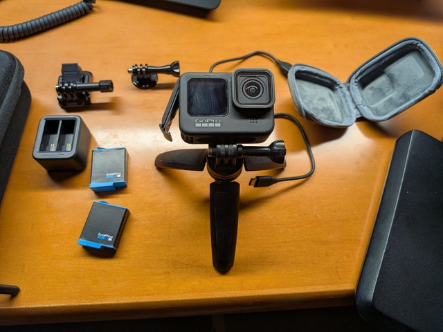 GoPro HERO9 + Battery + Tripod + Case - Excellent Condition - photo 4