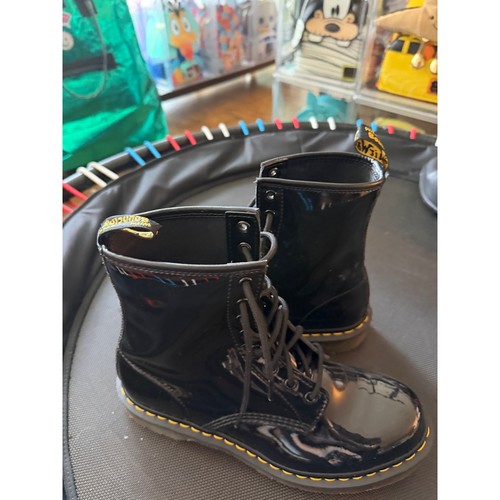Dr. Marten's Patent Leather Boots Women, Size 10, EUC - photo 5