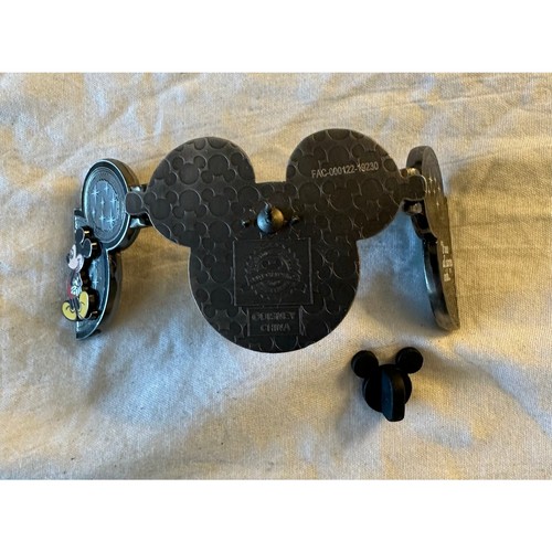 It was all started by a mouse Mickey tri-fold Pin - photo 3