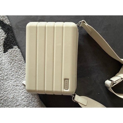 Away Women's Crossbody Off white, EUC