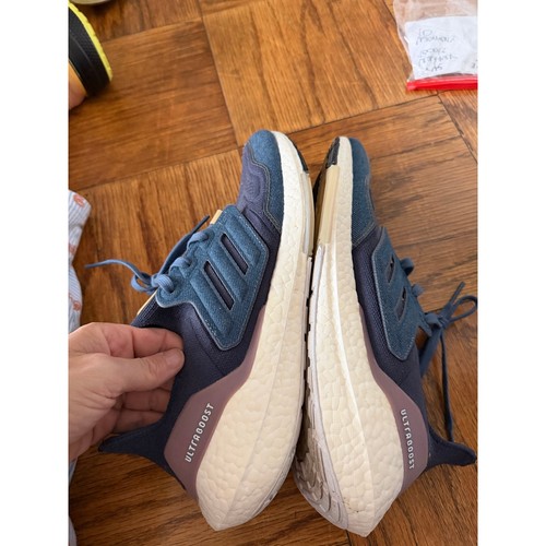 Women's Adidas Ultra boost sneakers. E U C size 10. - photo 4