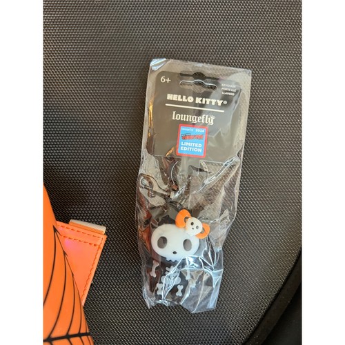 Hello Kitty Loungefly Halloween Backpack & Keychain NYCC 2024 - photo 3
