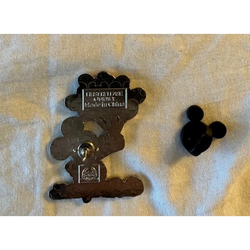 WDW Mickey Mouse Holding Main Street Mickey Balloons Pin - photo 2