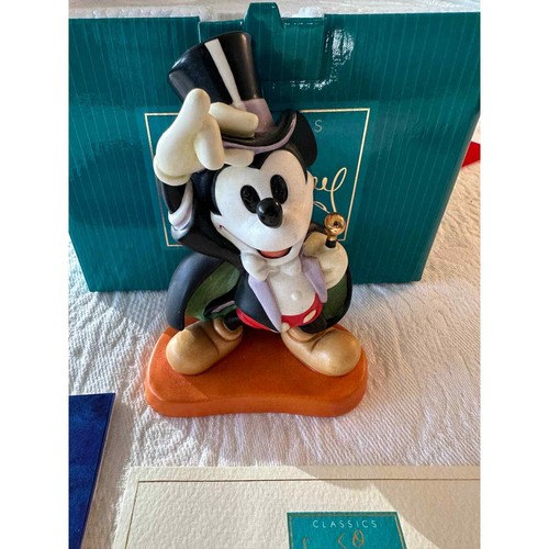 Walt Disney Classic Collections: Magician Mickey "On with the Sh