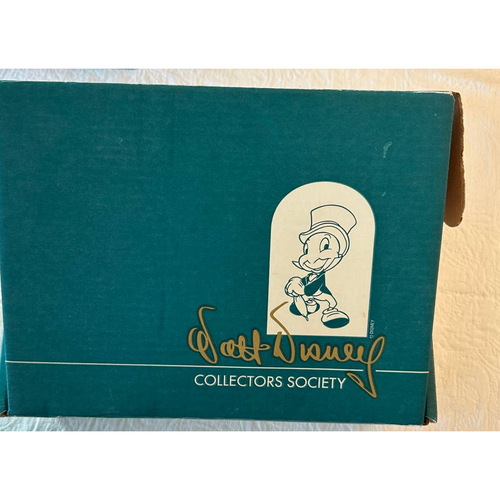 Walt Disney Classic Collections: Magician Mickey "On with the Sh - photo 3