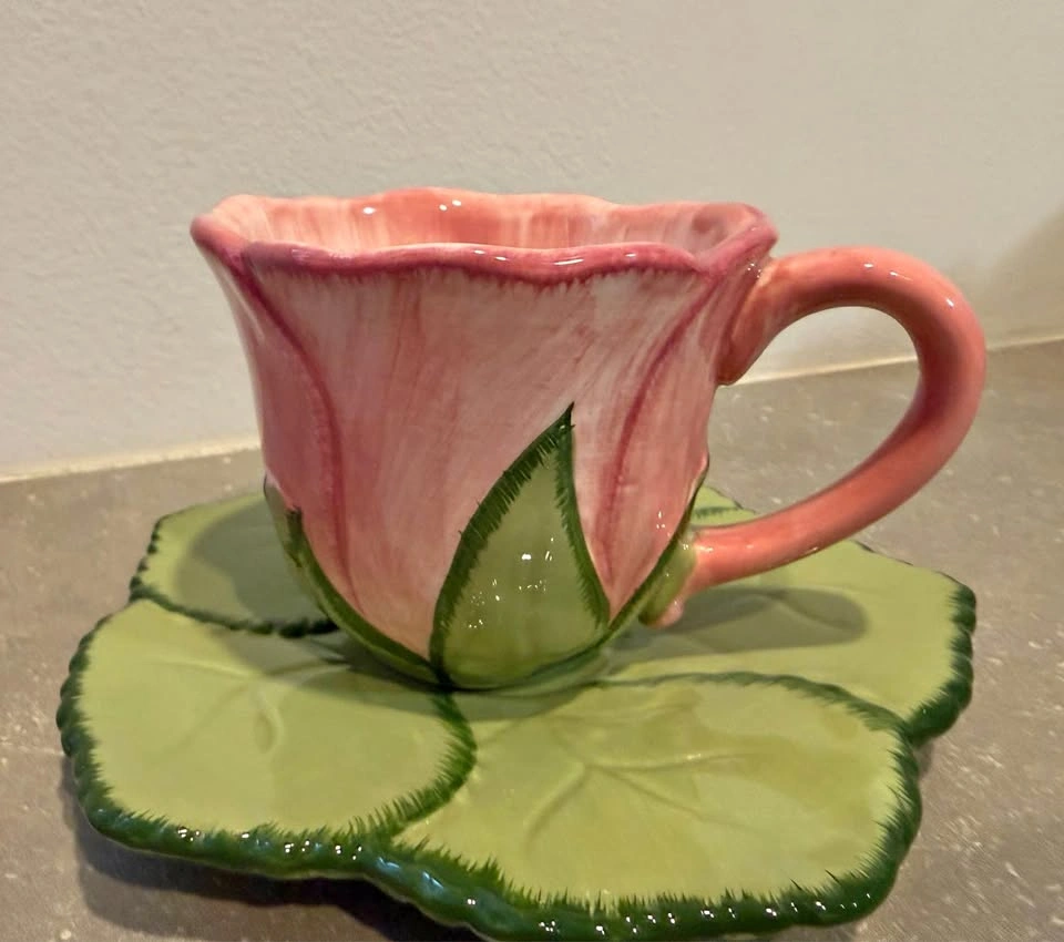 Lily Home Pink Flower Tea Cup & Leaf Saucer Set