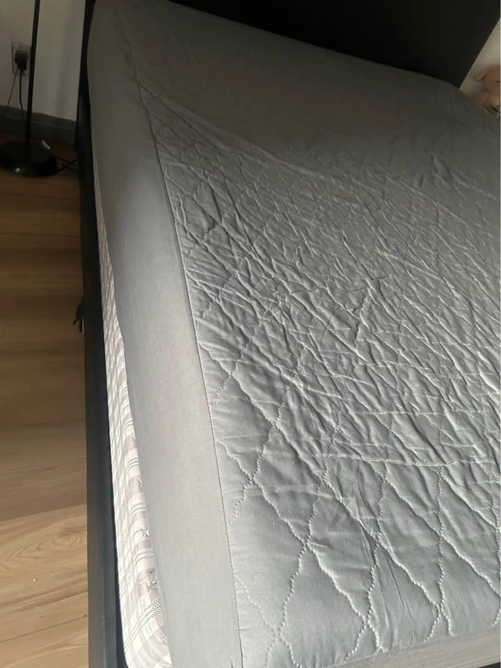 10 inch Memory Foam Queen Mattress for Sale - photo 4