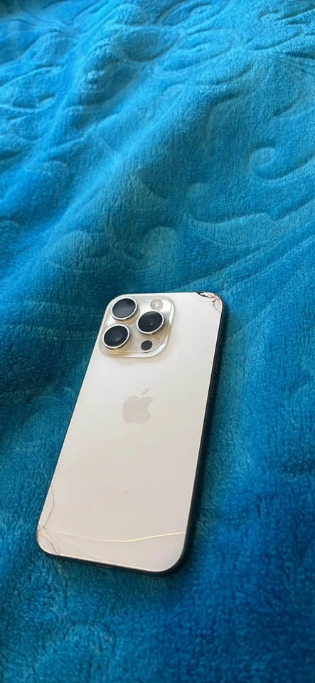 iPhone 15 Pro - photo 2