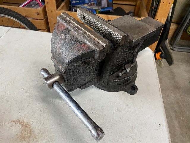 Bessey 6” HD bench vise swivel base for sale - photo 2