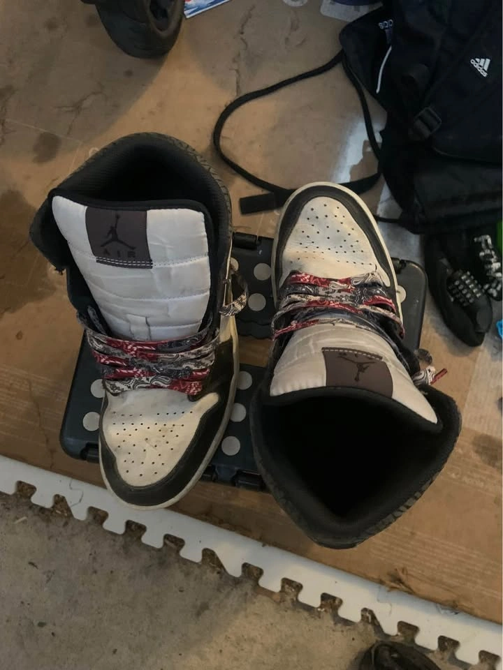Air Jordan 1 Mid - photo 2