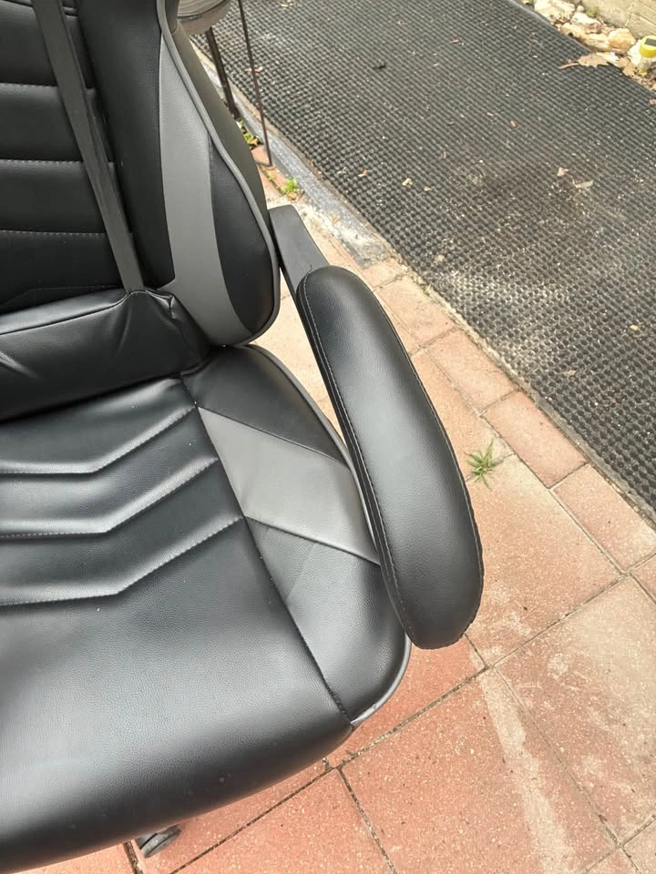 RESPAWN 110 Pro Ergonomic Reclining Gaming Chair with Footrest - photo 5