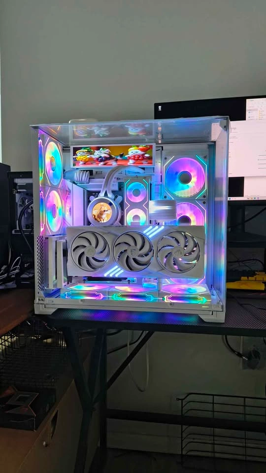 Custom white gaming PC 5070Ti / 9850x3d / 32gb ddr5 - photo 2
