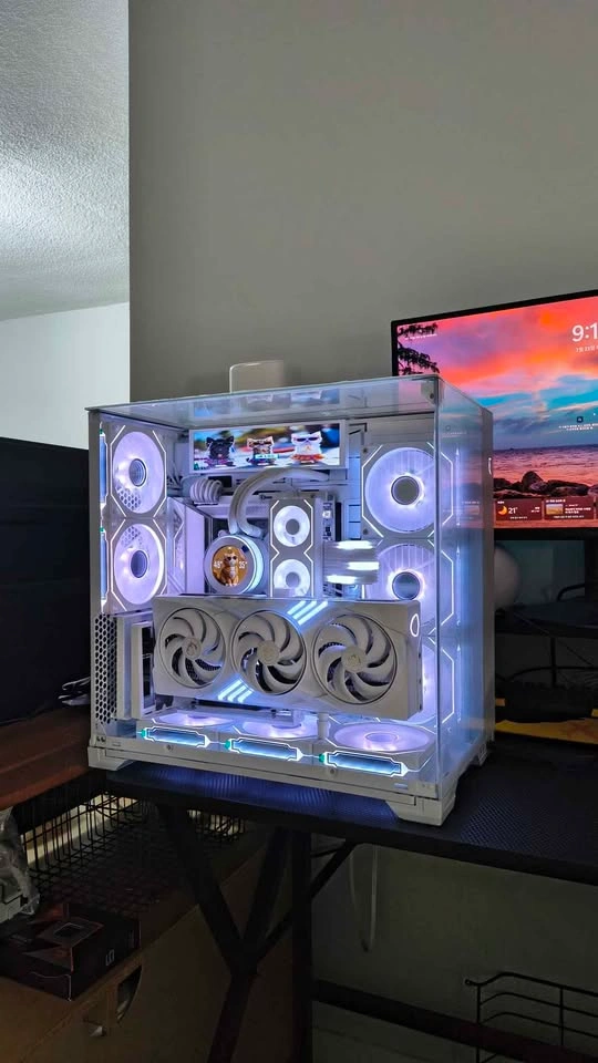 Custom white gaming PC 5070Ti / 9850x3d / 32gb ddr5 - photo 3