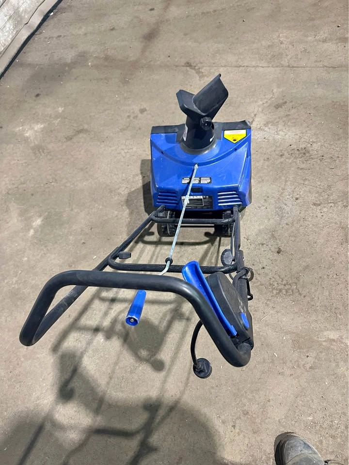 Snowjoe electric snow thrower