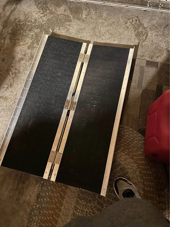 Folding aluminum wheelchair ramp - photo 3