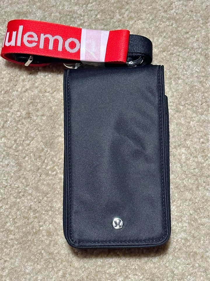 Lululemon black cross body phone bag