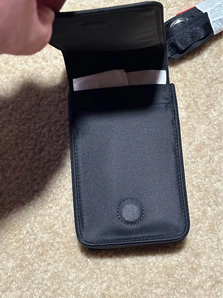 Lululemon black cross body phone bag - photo 2