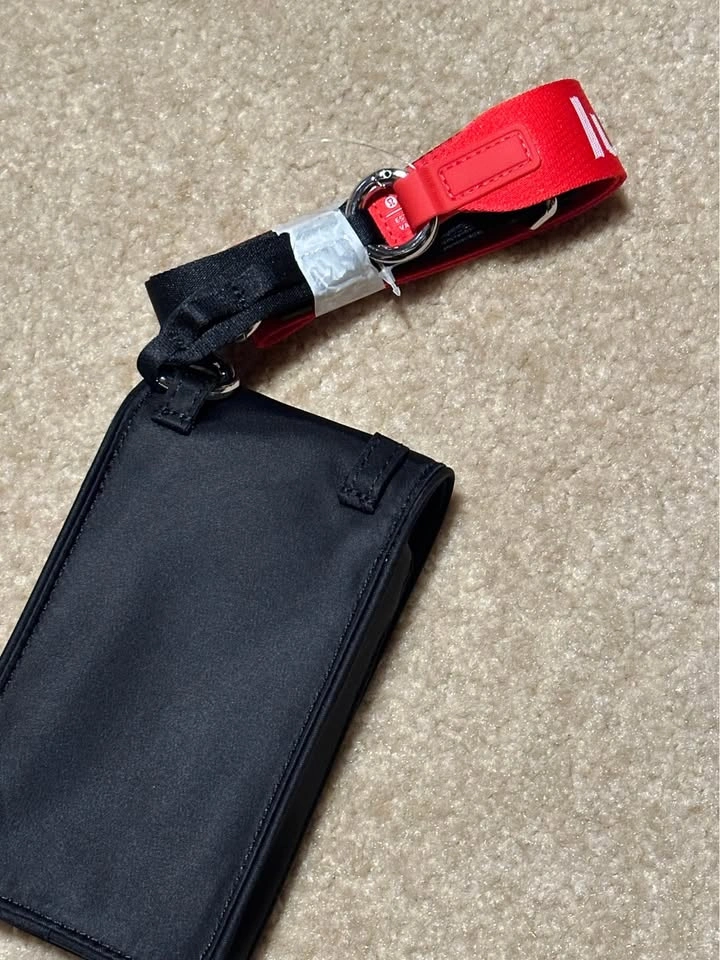 Lululemon black cross body phone bag - photo 3