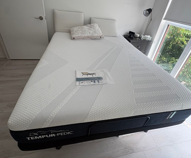 Tempur-Pedic Mattress & Adjustable Base Bed - Queen size - photo 2