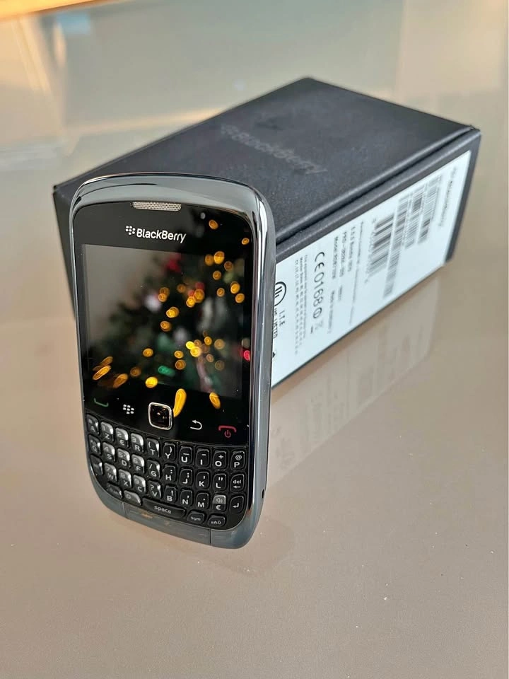 BlackBerry Curve 9300 – Like New – Original Box & Accessories