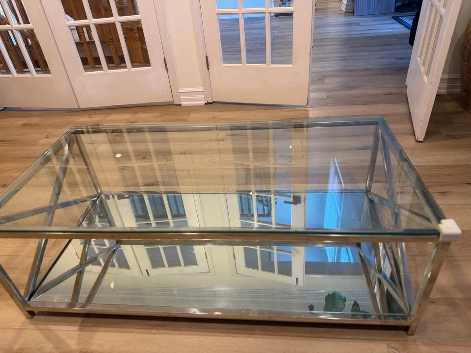 Living room table and side tables - photo 2
