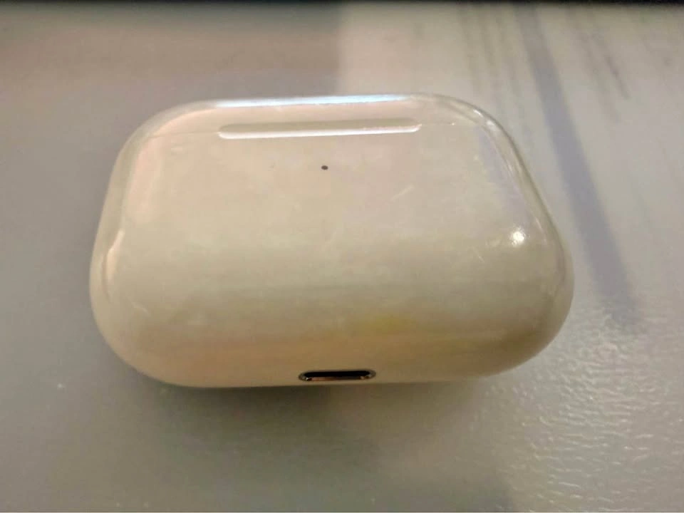 Apple AirPods Pro (1st Gen) with MagSafe Charging Case